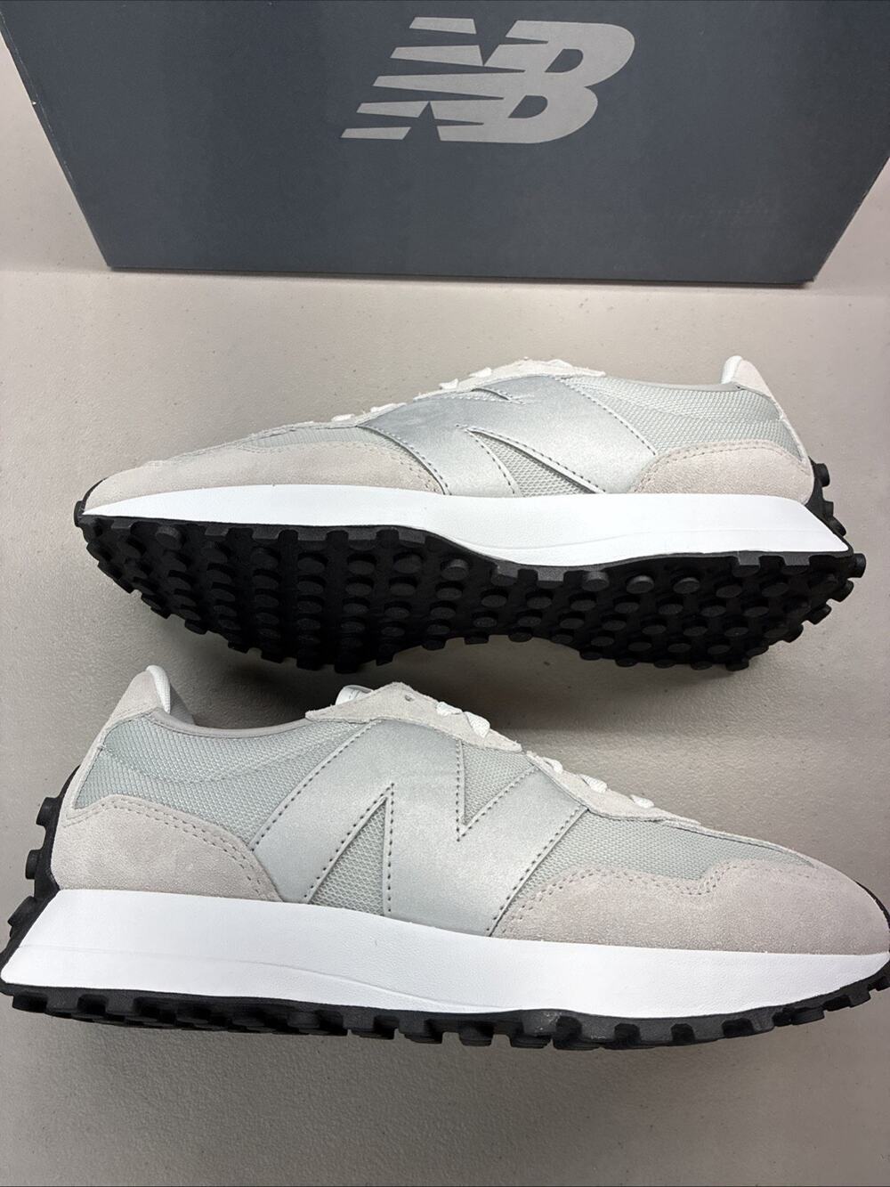 MS327MA1 New Balance NB 327 Gray/Metallic Silver Men Size 8.5 With Box Sneakers